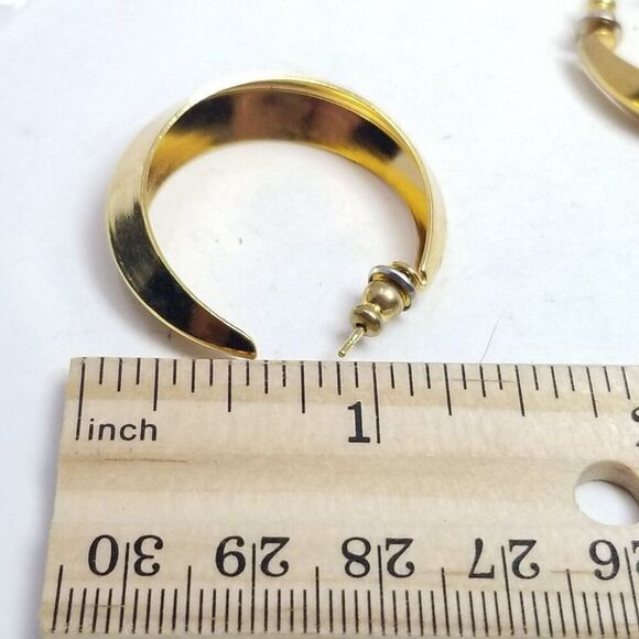 Vintage Gold Tone 1 Inch Hoop Earrings, Pointed Edge Design, Classic Style - Picture 4 of 5